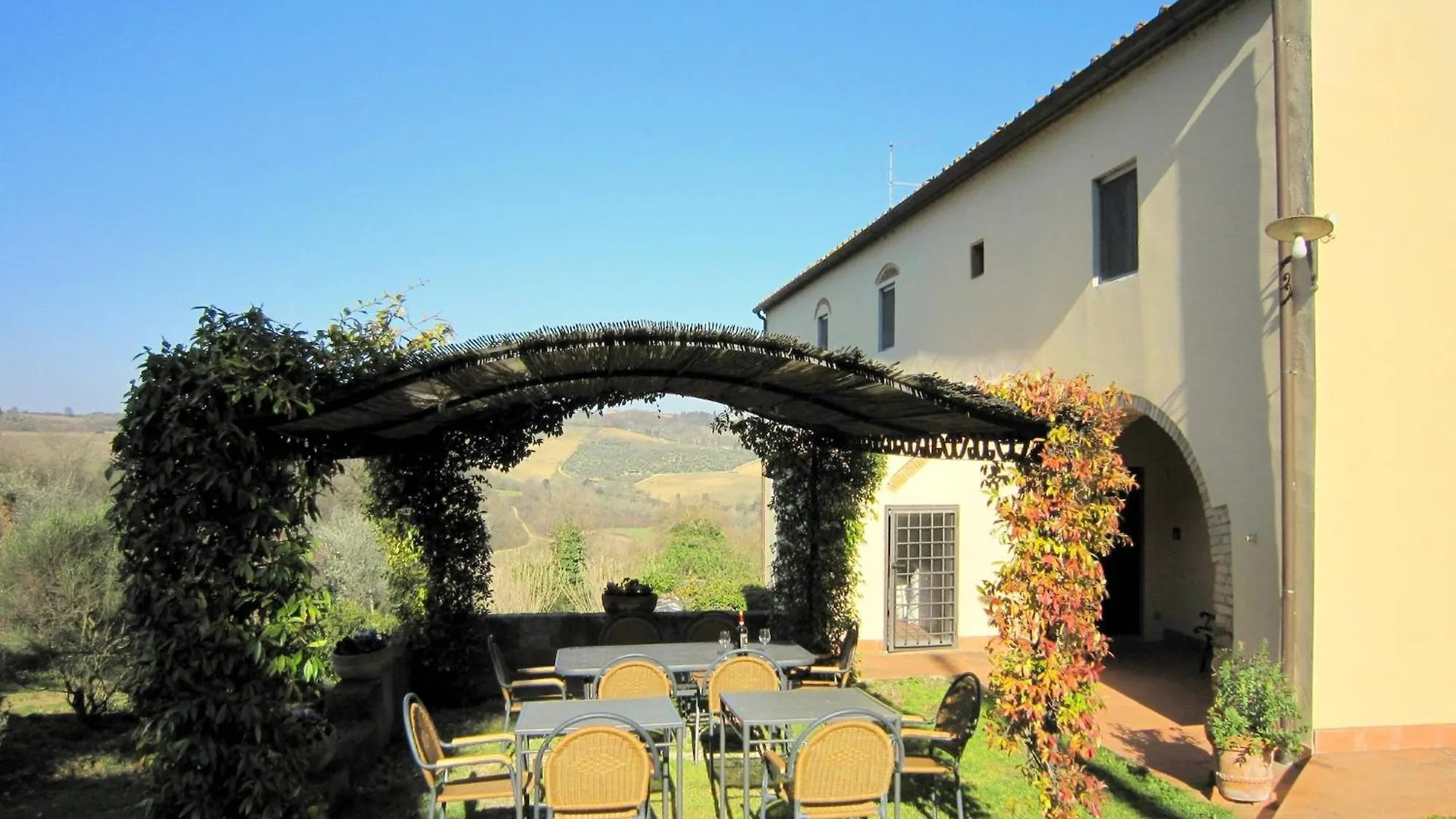Cosy Holiday Home In Tuscany With Shared Swimming Pool San Casciano in Val di Pesa