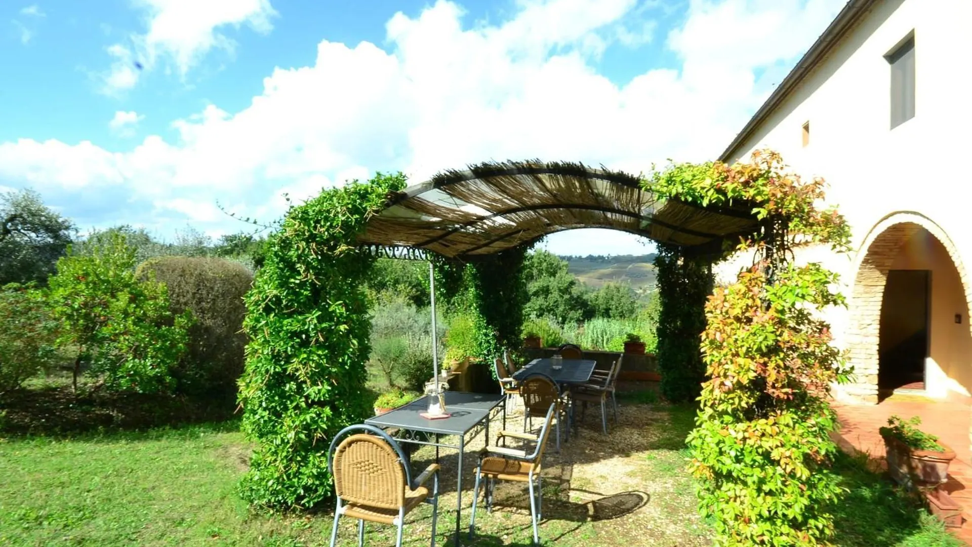 Cosy Holiday Home In Tuscany With Shared Swimming Pool San Casciano in Val di Pesa Italien