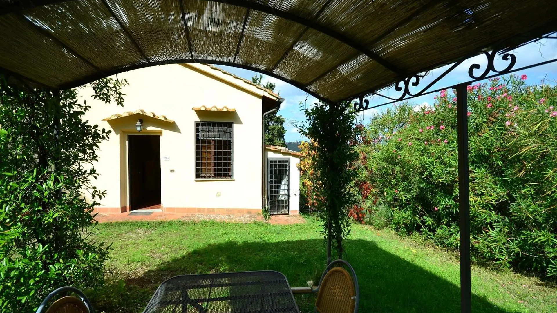 Cosy Holiday Home In Tuscany With Shared Swimming Pool San Casciano in Val di Pesa