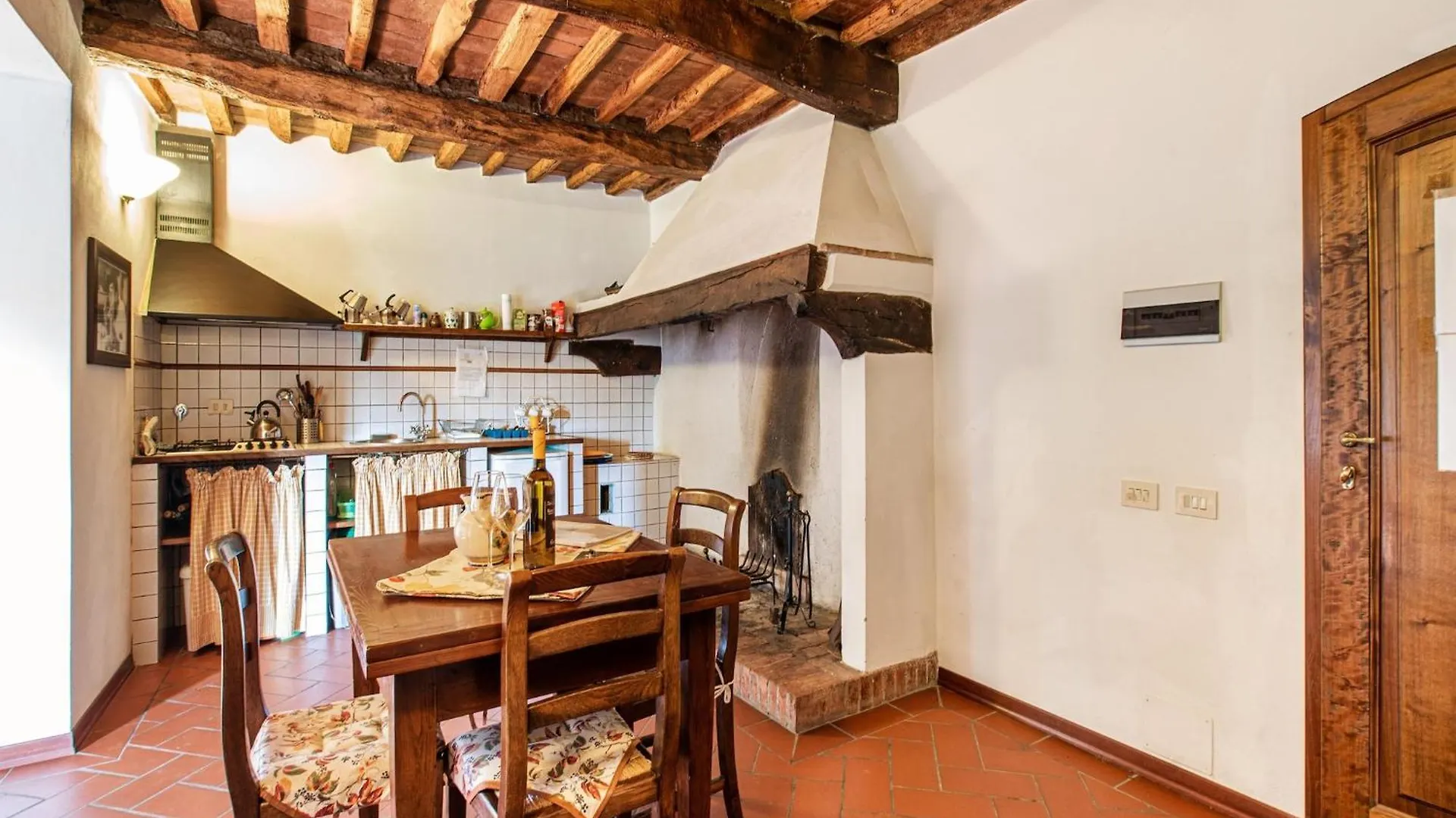 Cosy Holiday Home In Tuscany With Shared Swimming Pool San Casciano in Val di Pesa