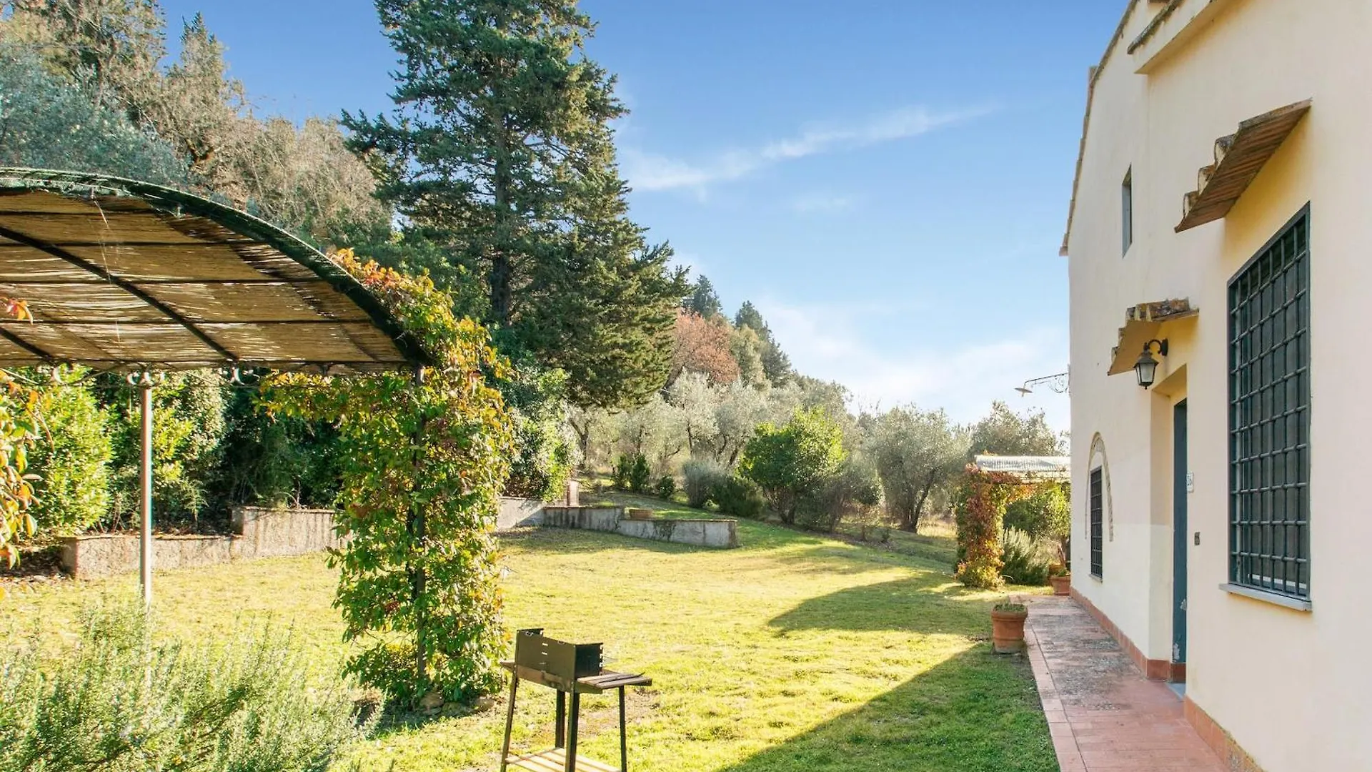 Cosy Holiday Home In Tuscany With Shared Swimming Pool San Casciano in Val di Pesa